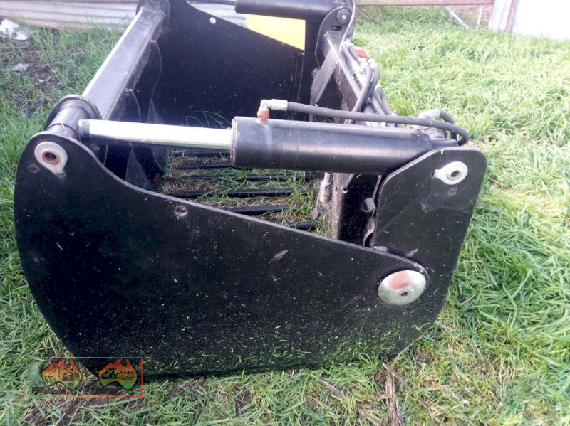 SILAGE GRAB - LIKE NEW