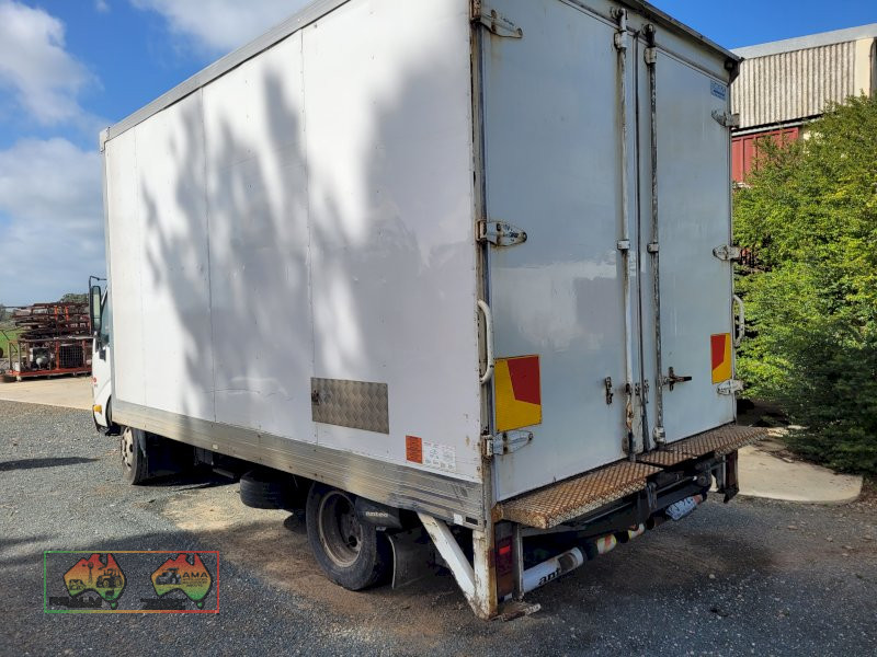 2008 HINO 300 XZU417R 616 MEDIUM 5 SP MANUAL C/CHAS