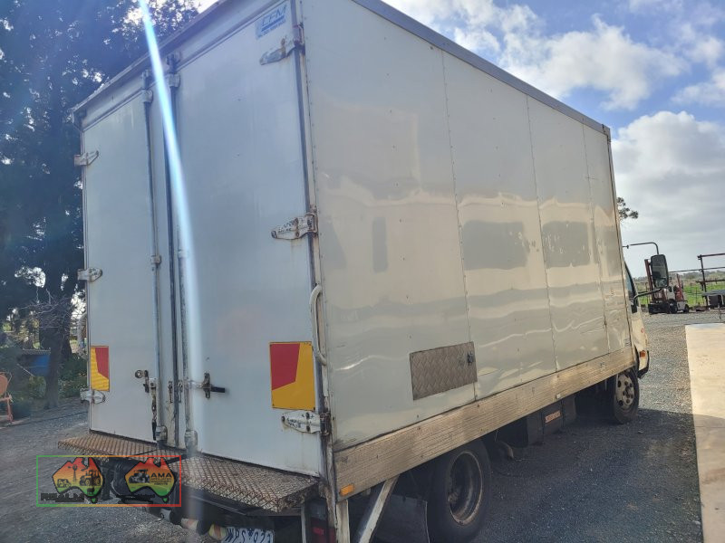 2008 HINO 300 XZU417R 616 MEDIUM 5 SP MANUAL C/CHAS