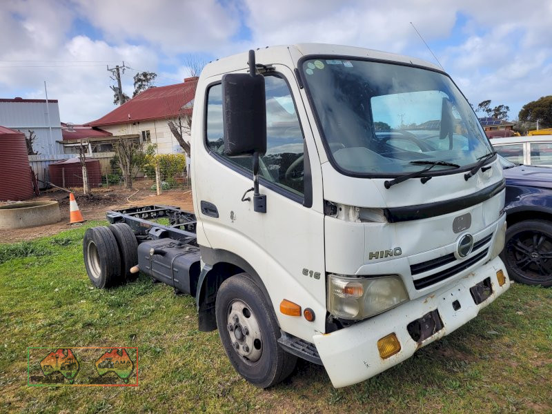 2011 HINO 300 XZU417R 616 MEDIUM 5 SP MANUAL C/CHAS