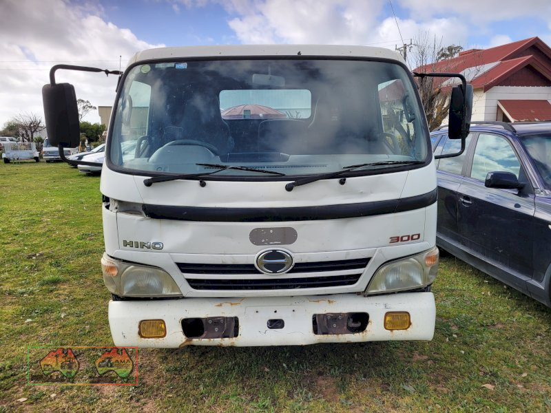 2011 HINO 300 XZU417R 616 MEDIUM 5 SP MANUAL C/CHAS