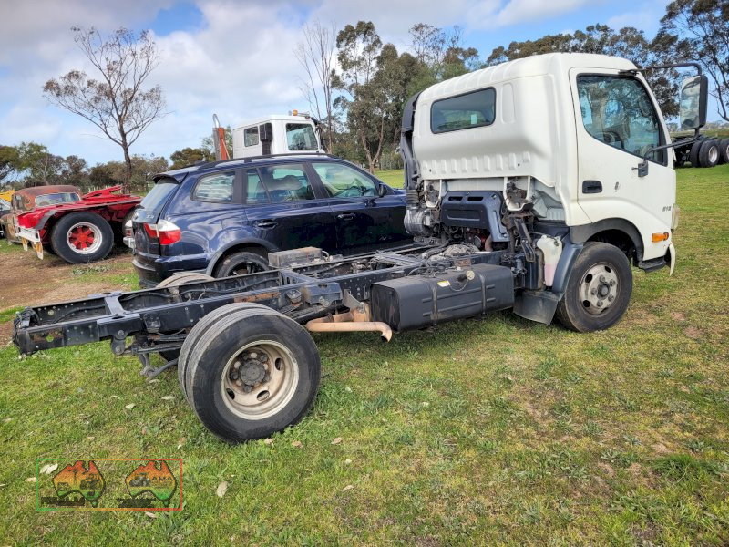 2011 HINO 300 XZU417R 616 MEDIUM 5 SP MANUAL C/CHAS