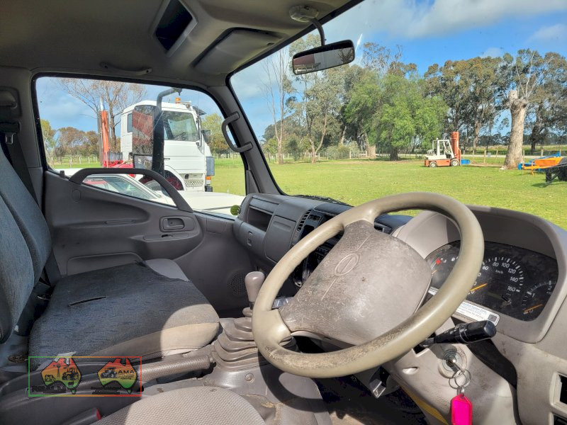 2011 HINO 300 XZU417R 616 MEDIUM 5 SP MANUAL C/CHAS