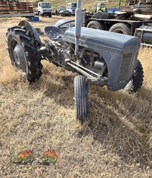 1948 MASSEY FERGUSON TRACTOR