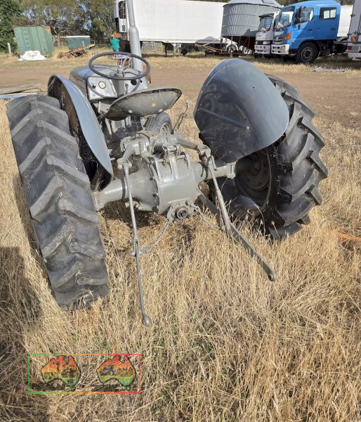 1948 MASSEY FERGUSON TRACTOR
