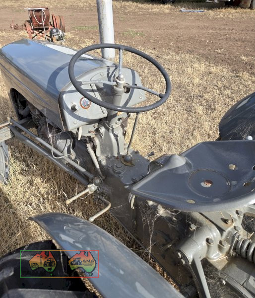 1948 MASSEY FERGUSON TRACTOR