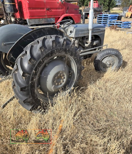 1948 MASSEY FERGUSON TRACTOR