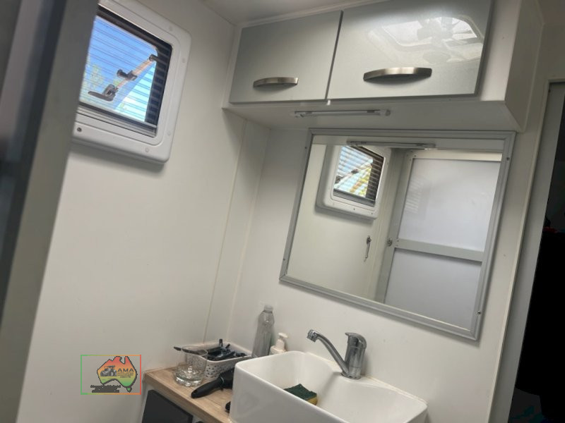2022 LEADER GOLD 22ft 7 CARAVAN