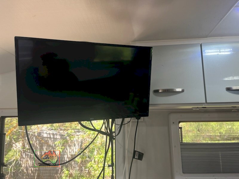 2022 LEADER GOLD 22ft 7 CARAVAN
