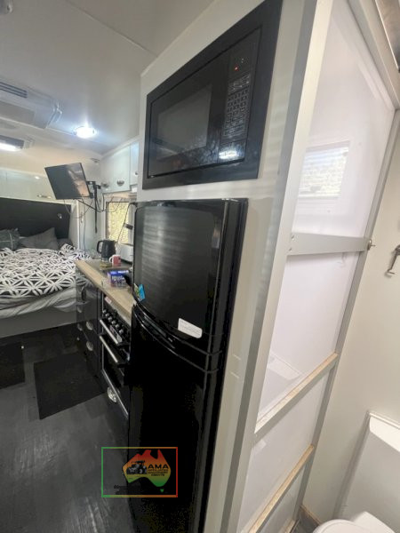 2022 LEADER GOLD 22ft 7 CARAVAN