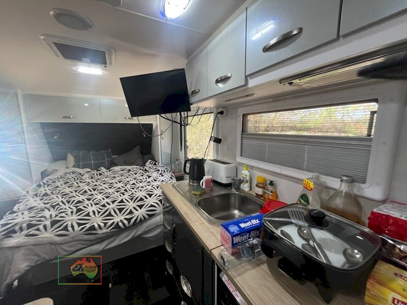 2022 LEADER GOLD 22ft 7 CARAVAN