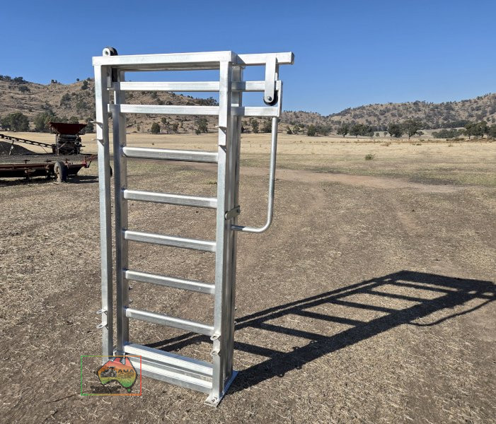 CATTLE YARD BACKING GATE