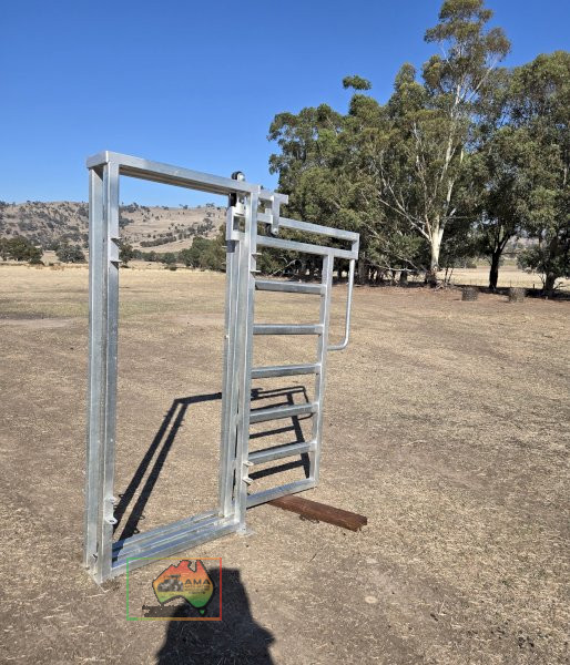 CATTLE YARD BACKING GATE