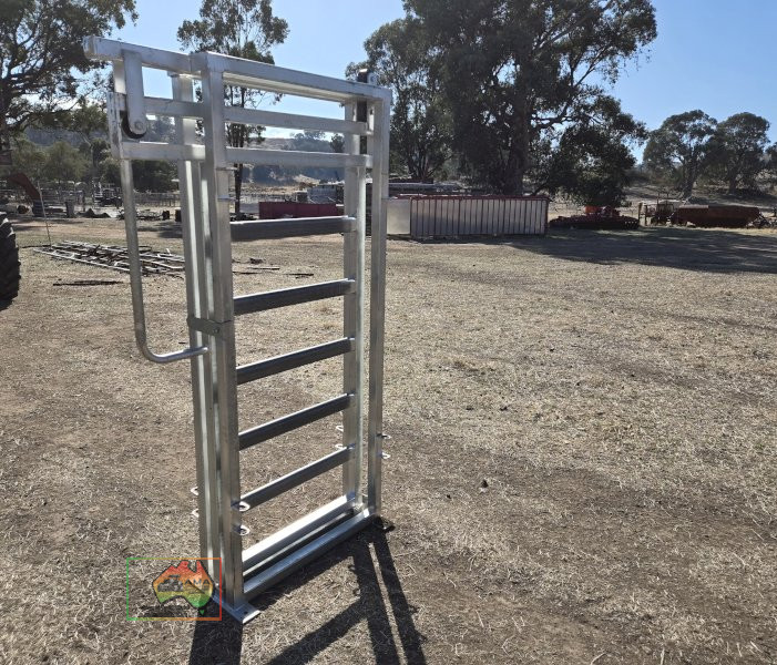 CATTLE YARD BACKING GATE