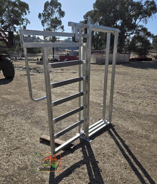CATTLE YARD BACKING GATE