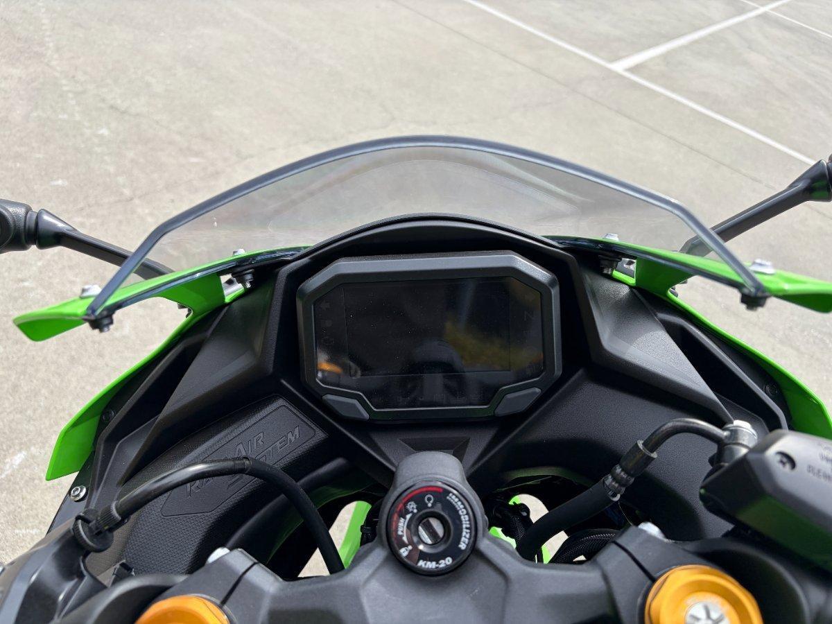 2025 KAWASAKI NINJA ZX-4RR KRT EDITION