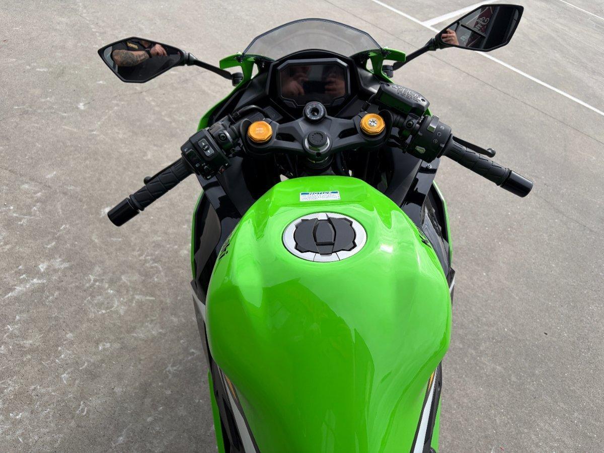 2025 KAWASAKI NINJA ZX-4RR KRT EDITION