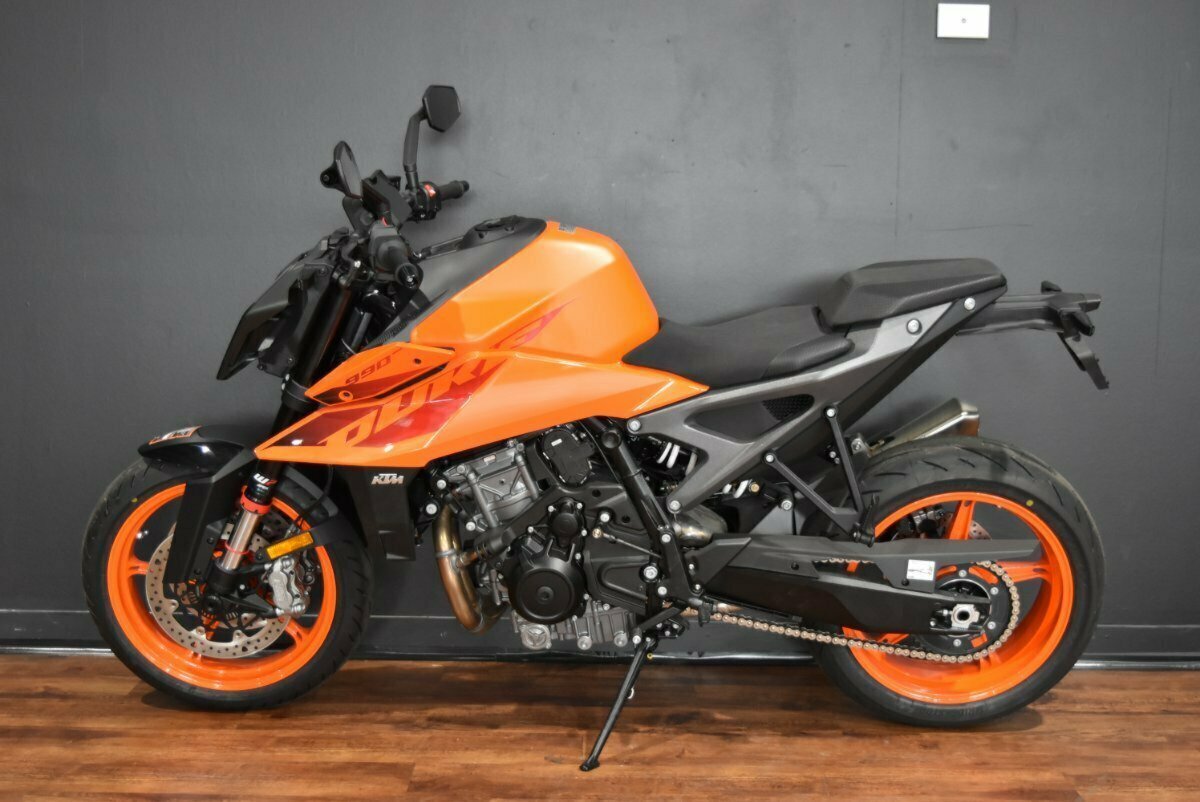 2024 KTM 990 DUKE ROAD