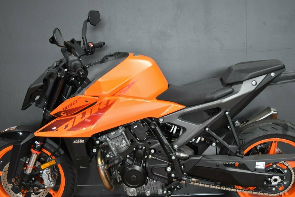 2024 KTM 990 DUKE ROAD