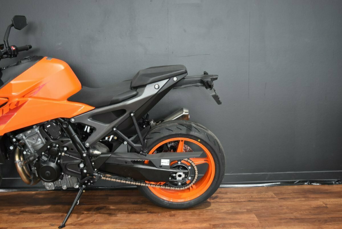 2024 KTM 990 DUKE ROAD