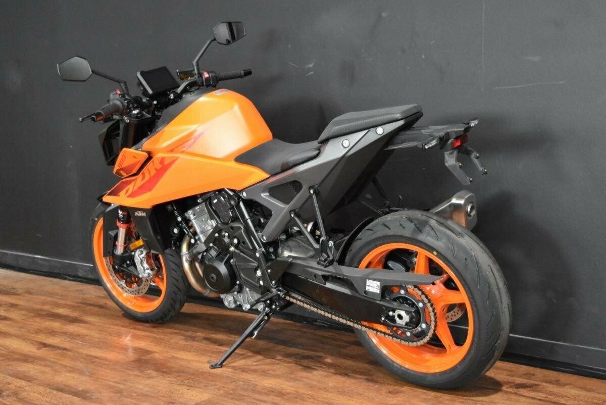 2024 KTM 990 DUKE ROAD