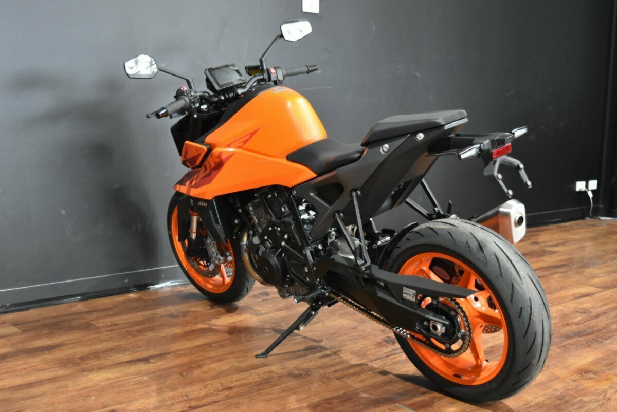 2024 KTM 990 DUKE ROAD