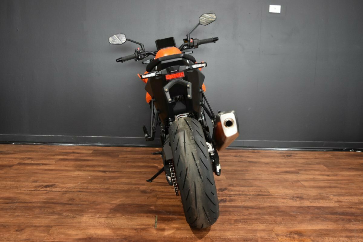 2024 KTM 990 DUKE ROAD