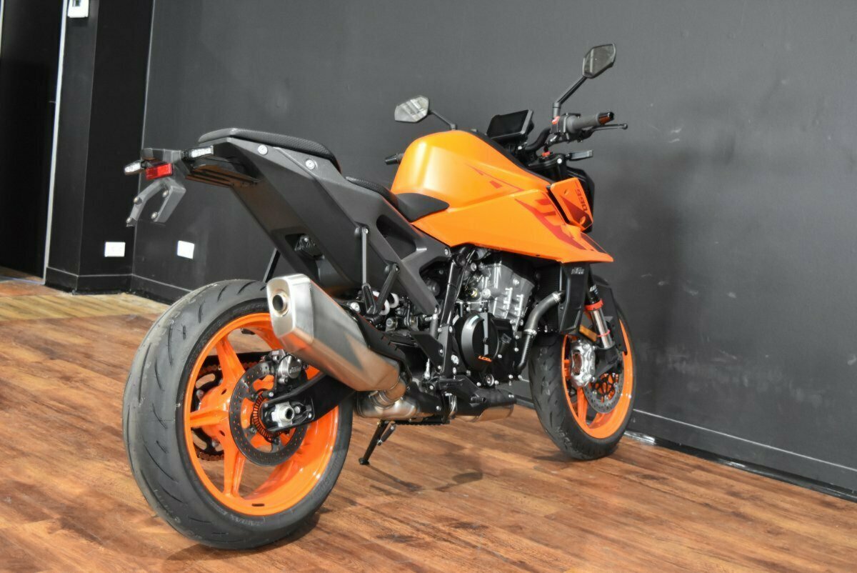 2024 KTM 990 DUKE ROAD