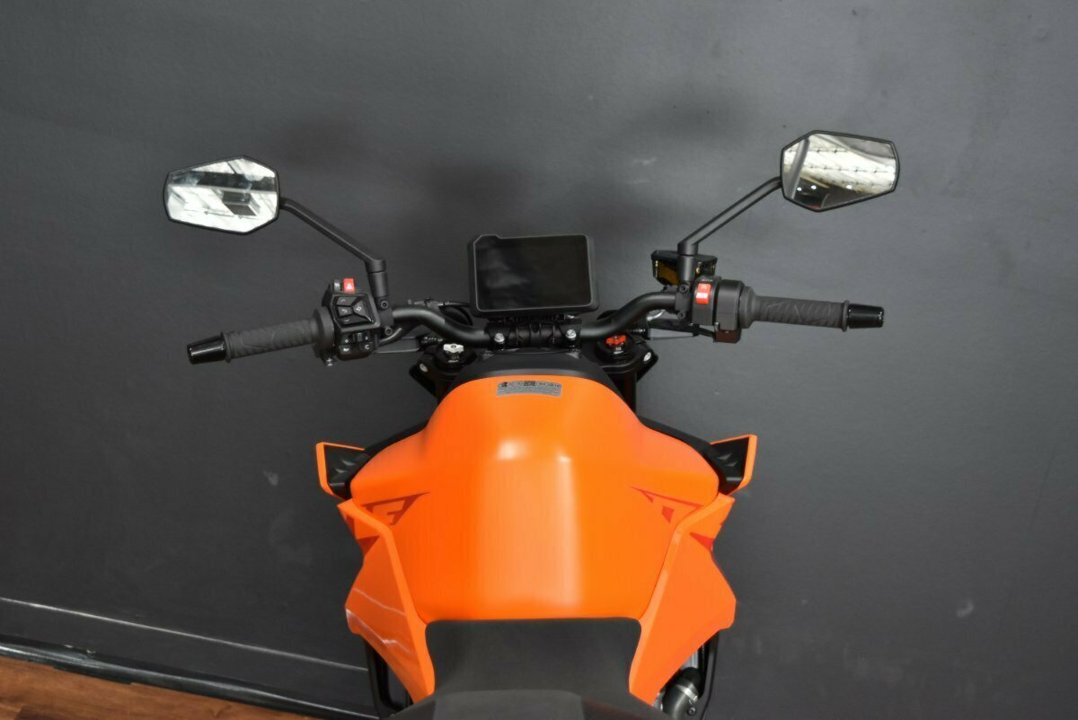 2024 KTM 990 DUKE ROAD