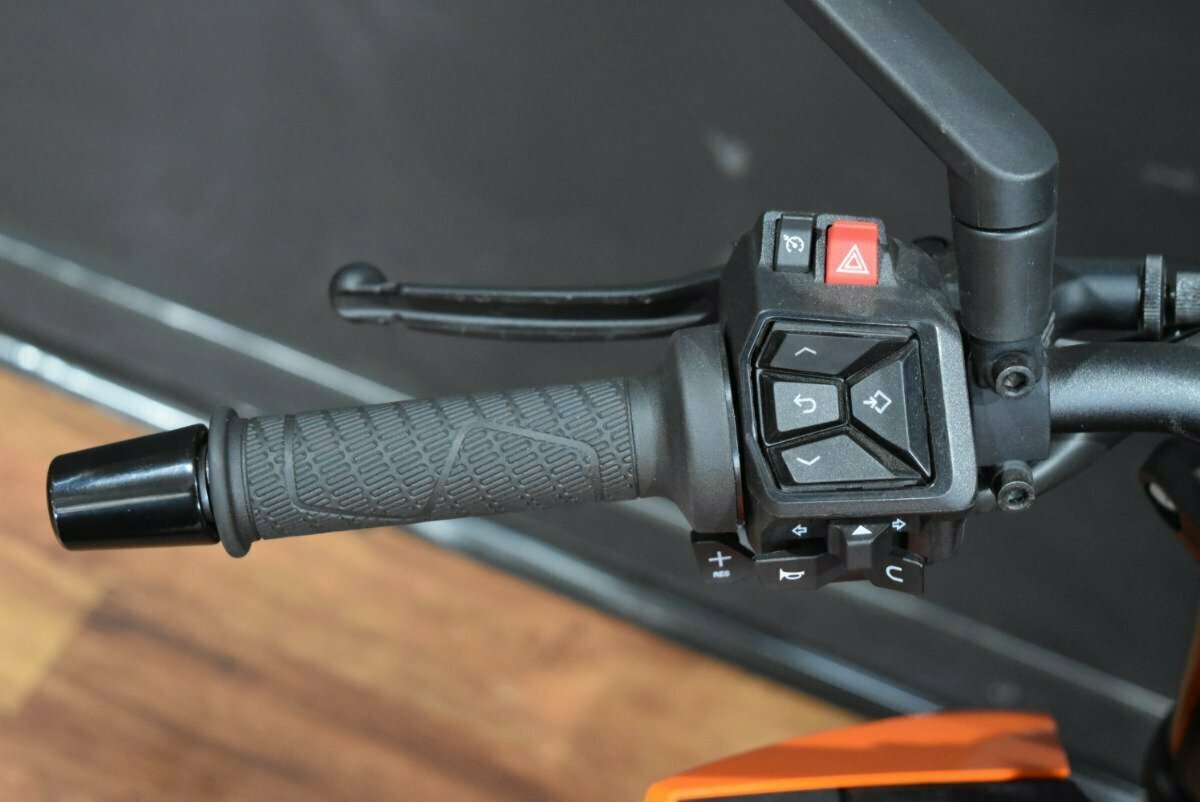 2024 KTM 990 DUKE ROAD