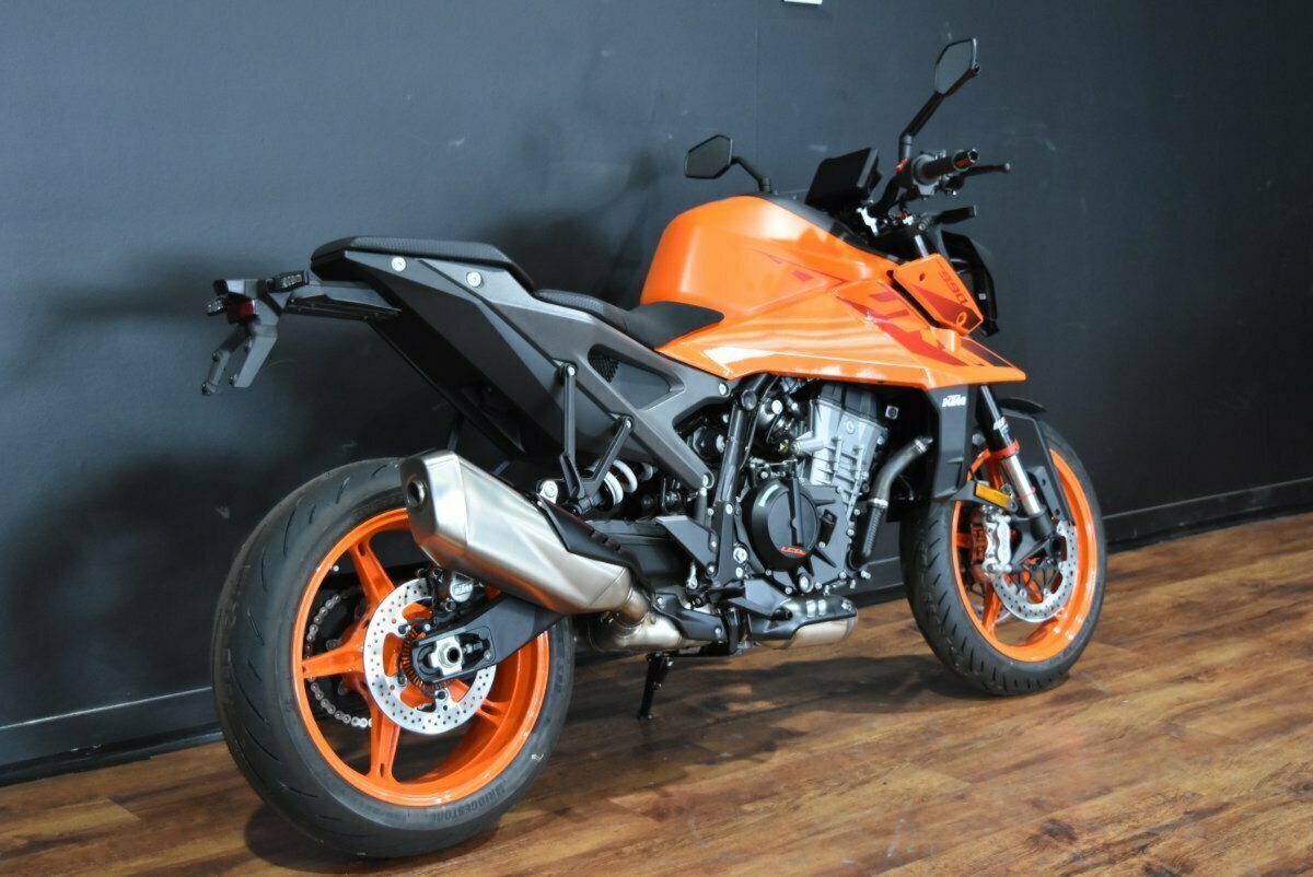2024 KTM 990 DUKE ROAD