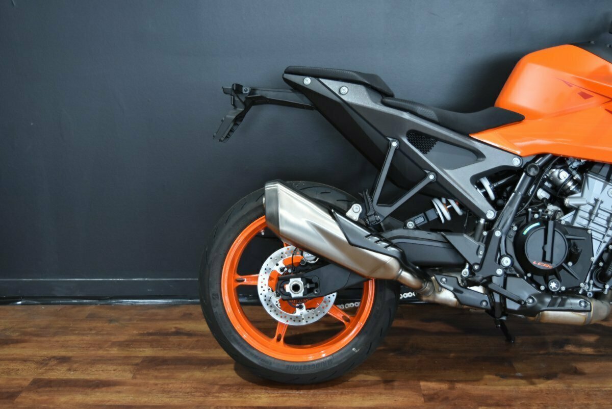 2024 KTM 990 DUKE ROAD