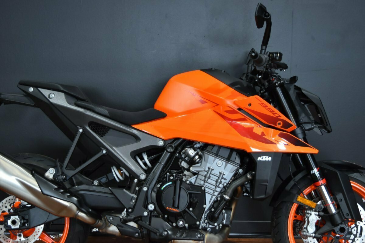 2024 KTM 990 DUKE ROAD