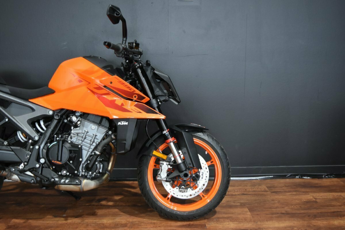 2024 KTM 990 DUKE ROAD