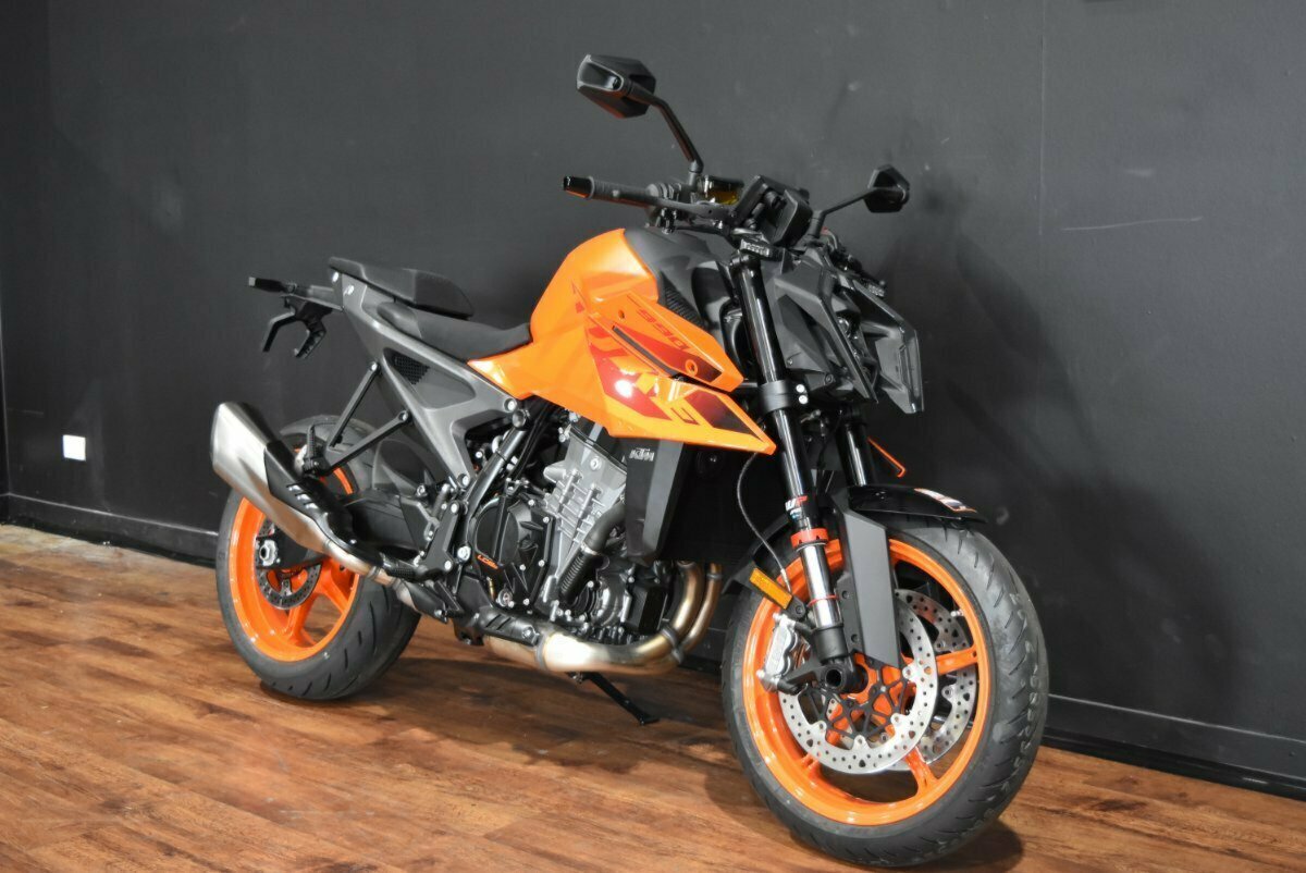 2024 KTM 990 DUKE ROAD