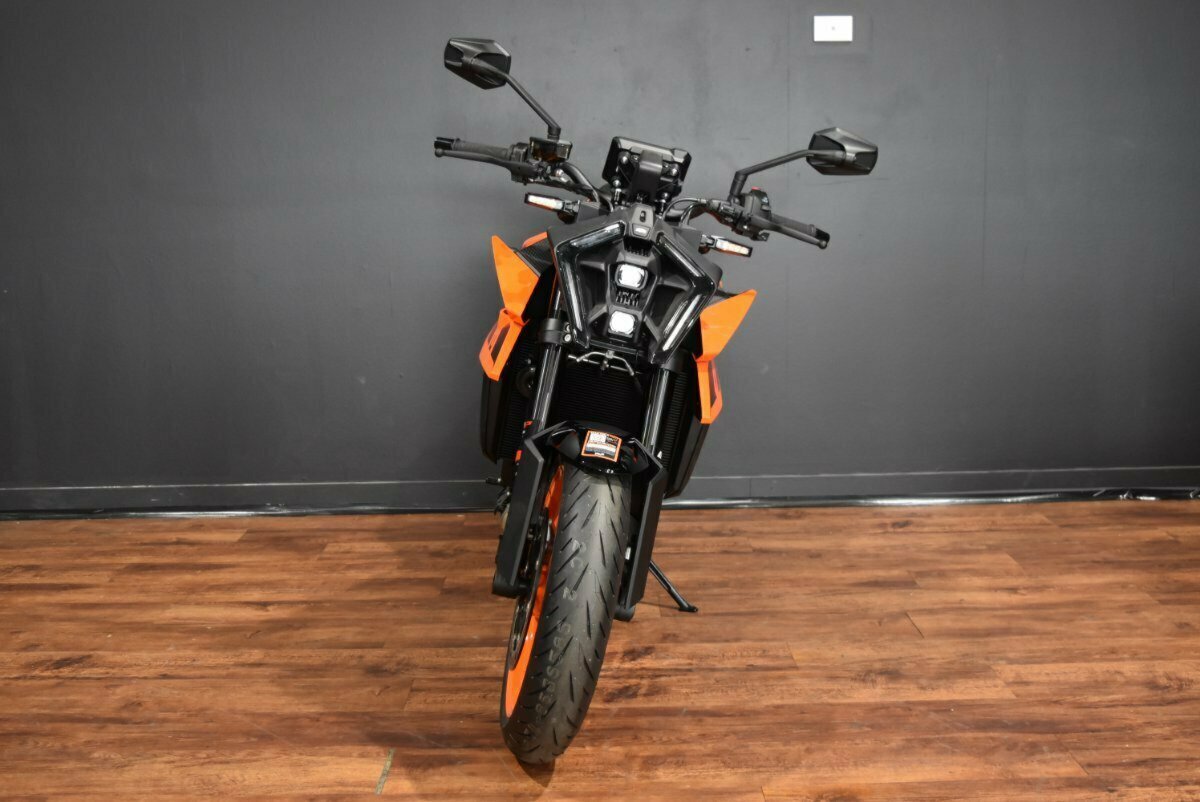 2024 KTM 990 DUKE ROAD