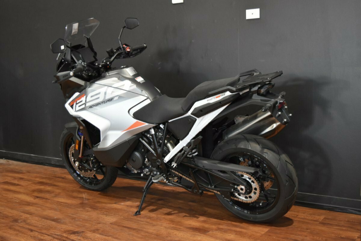 2024 KTM SUPER ADVENTURE S DUAL SPORTS
