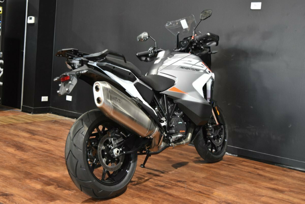 2024 KTM SUPER ADVENTURE S DUAL SPORTS