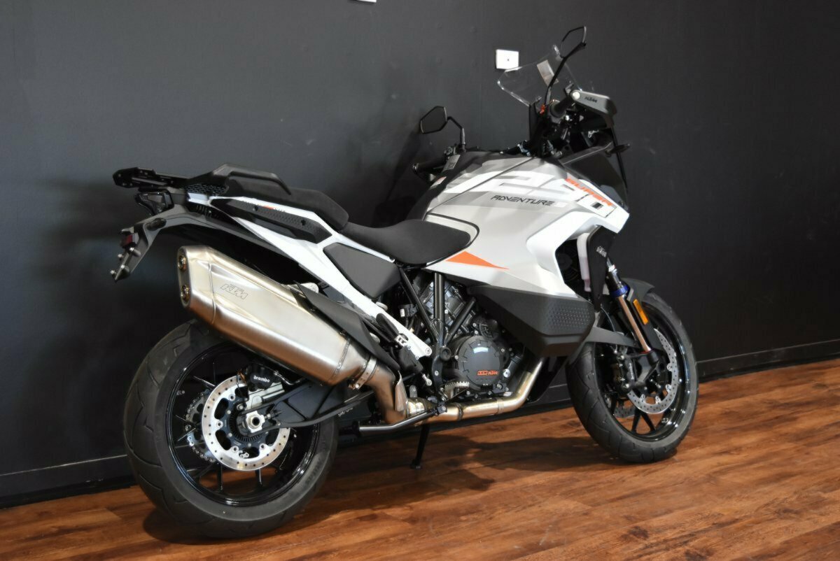 2024 KTM SUPER ADVENTURE S DUAL SPORTS