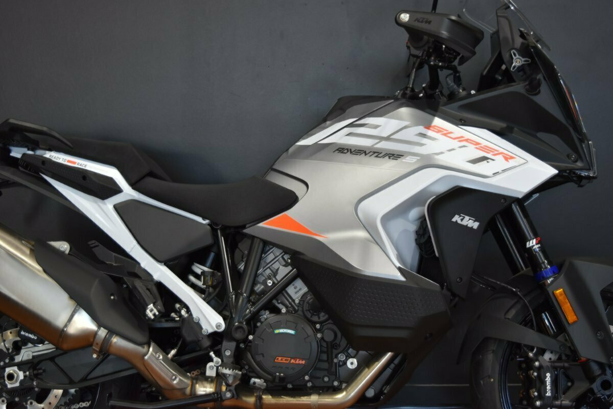 2024 KTM SUPER ADVENTURE S DUAL SPORTS