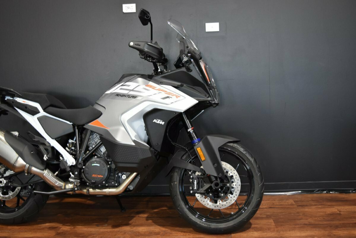 2024 KTM SUPER ADVENTURE S DUAL SPORTS