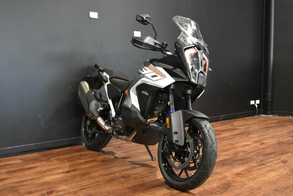 2024 KTM SUPER ADVENTURE S DUAL SPORTS