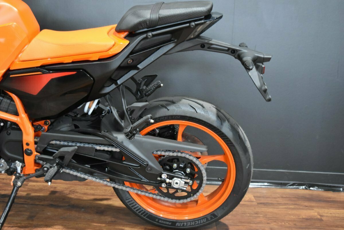 2024 KTM 390 DUKE ROAD