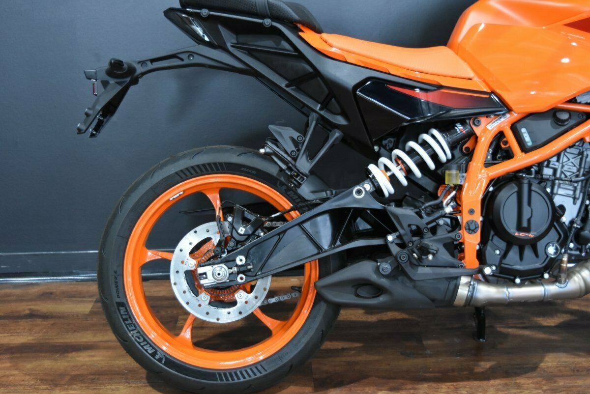 2024 KTM 390 DUKE ROAD