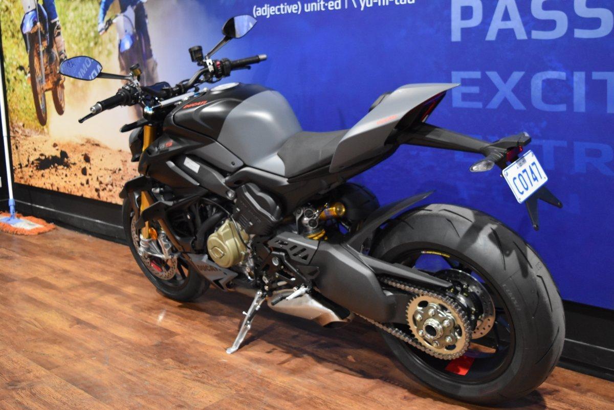 2025 DUCATI STREETFIGHTER V4 S SPORTS