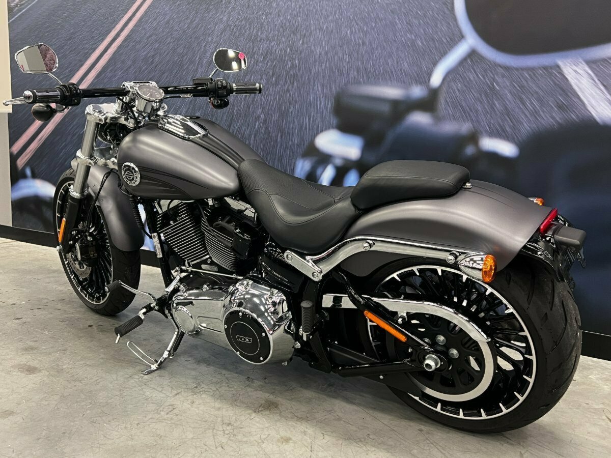 2017 HARLEY-DAVIDSON FXSB SOFTAIL BREAKOUT CRUISER