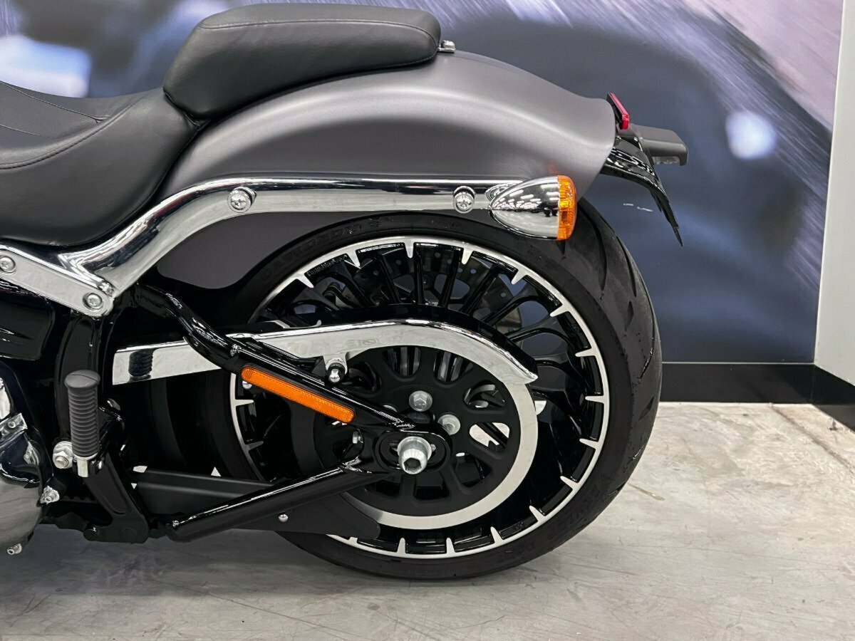 2017 HARLEY-DAVIDSON FXSB SOFTAIL BREAKOUT CRUISER