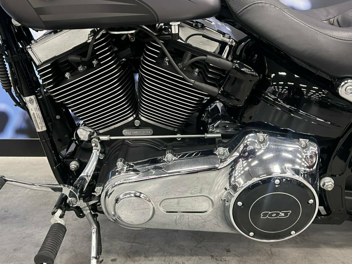 2017 HARLEY-DAVIDSON FXSB SOFTAIL BREAKOUT CRUISER