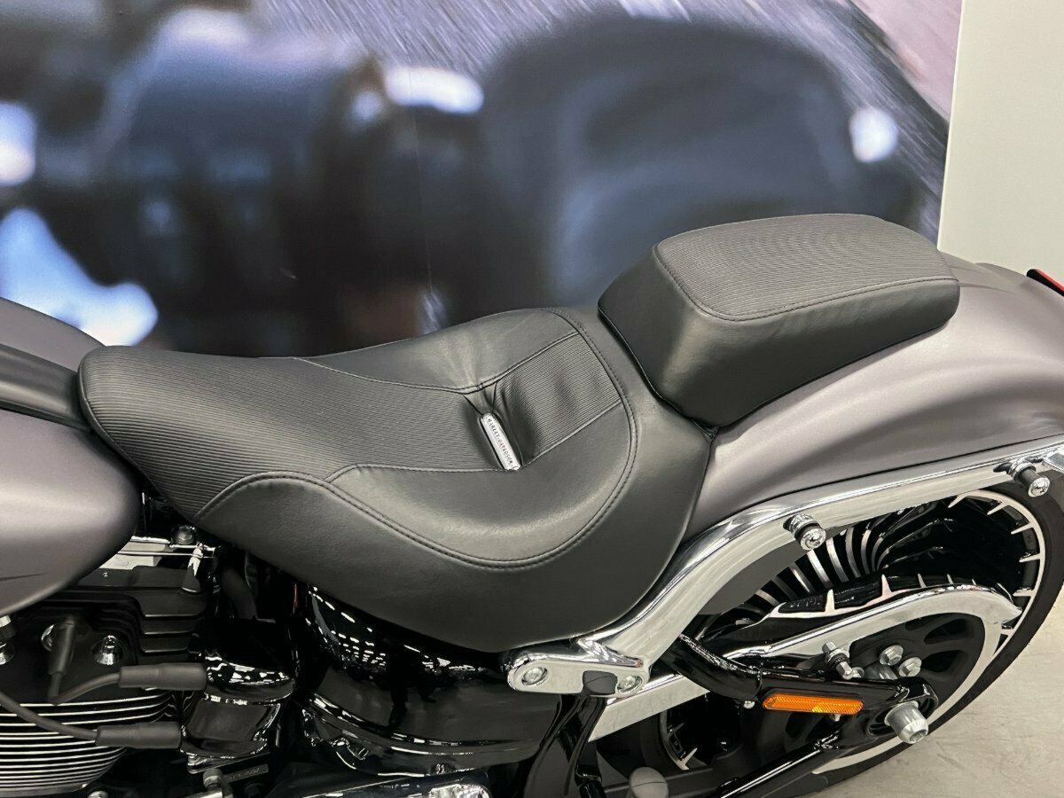 2017 HARLEY-DAVIDSON FXSB SOFTAIL BREAKOUT CRUISER