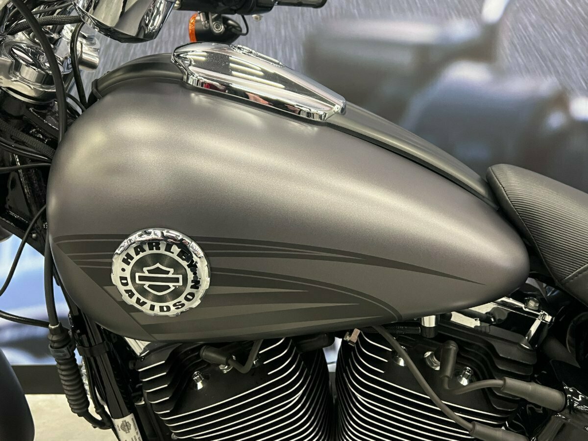 2017 HARLEY-DAVIDSON FXSB SOFTAIL BREAKOUT CRUISER